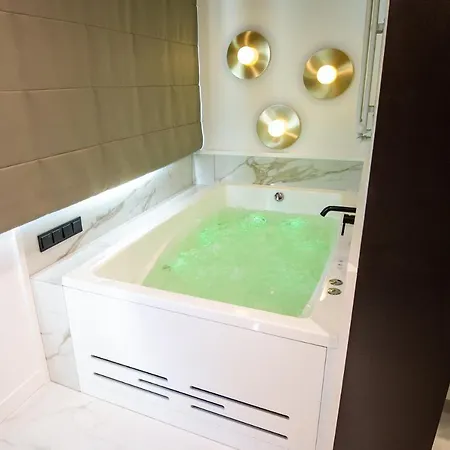 아파트 Super-apartamenty Vip Jacuzzi Ii *