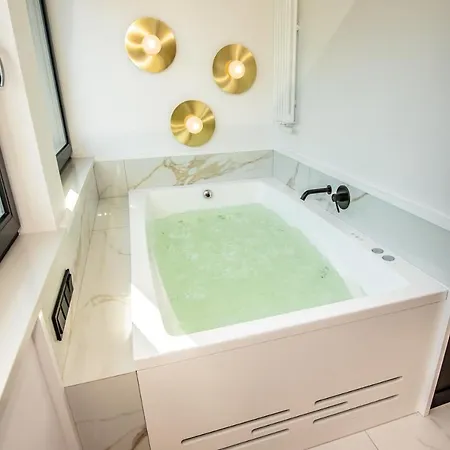 Super-apartamenty Vip Jacuzzi Ii * 포즈난